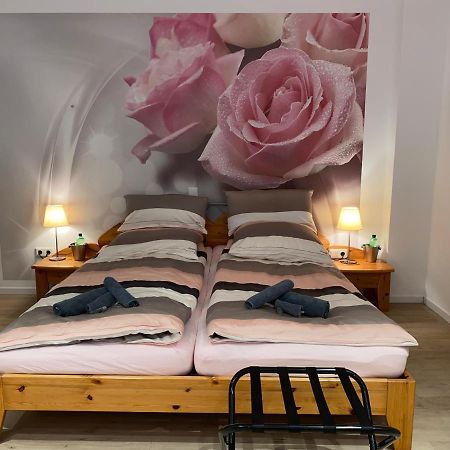 Home-Rose-Garden-Gaestehaus Kontaktloser Zugang Düsseldorf Eksteriør bilde