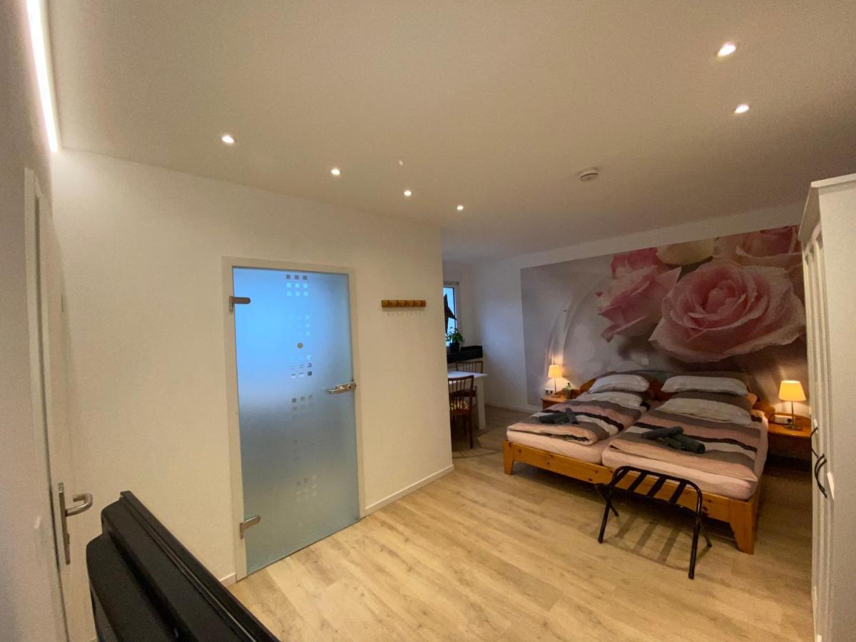 Home-Rose-Garden-Gaestehaus Kontaktloser Zugang Düsseldorf Eksteriør bilde