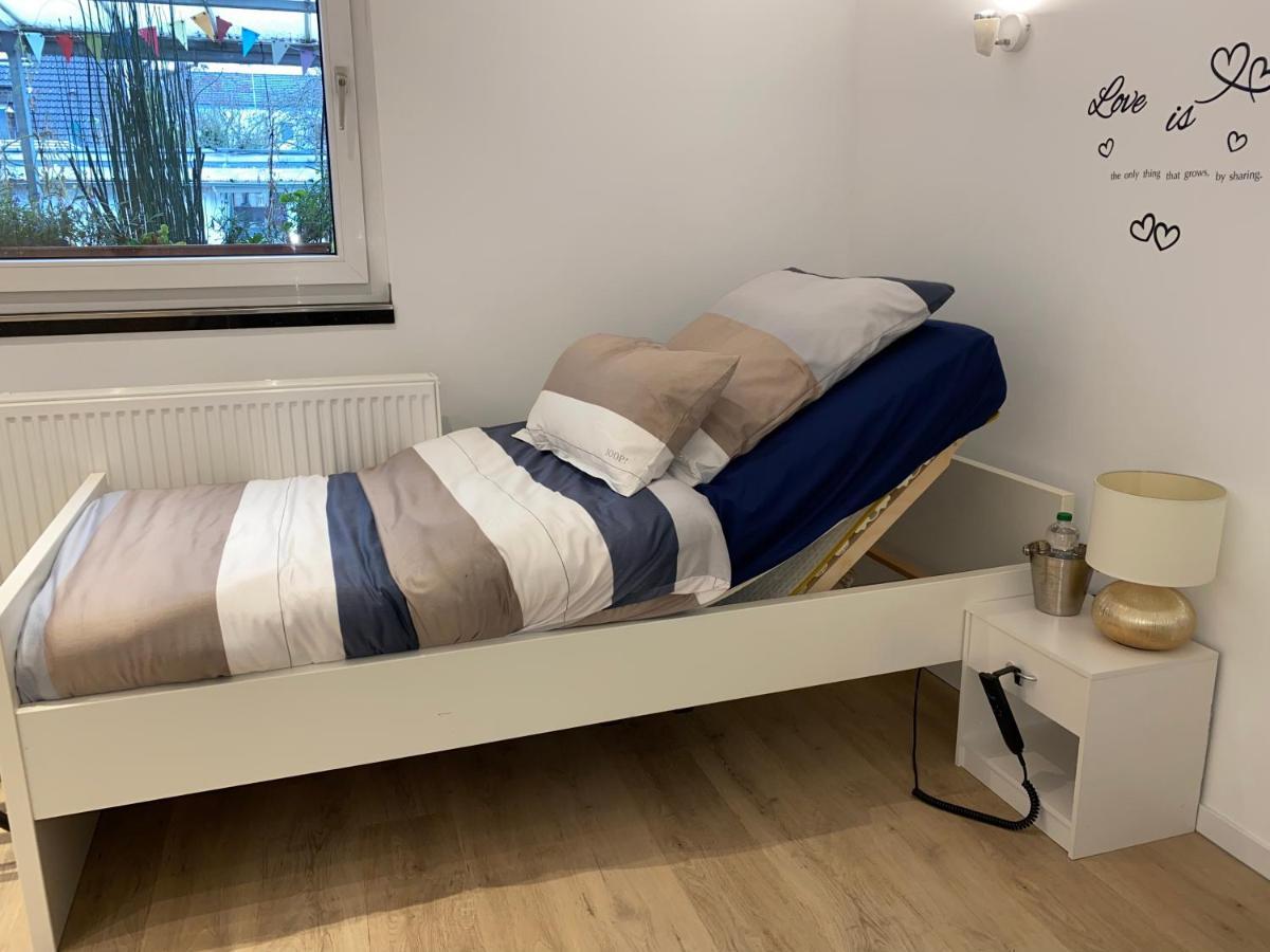 Home-Rose-Garden-Gaestehaus Kontaktloser Zugang Düsseldorf Eksteriør bilde